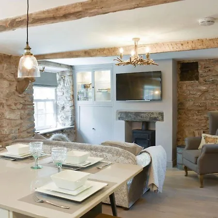 No 8 Main Street Holiday home
